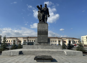 Памятник воинам Уральского добровольческого танкового корпуса