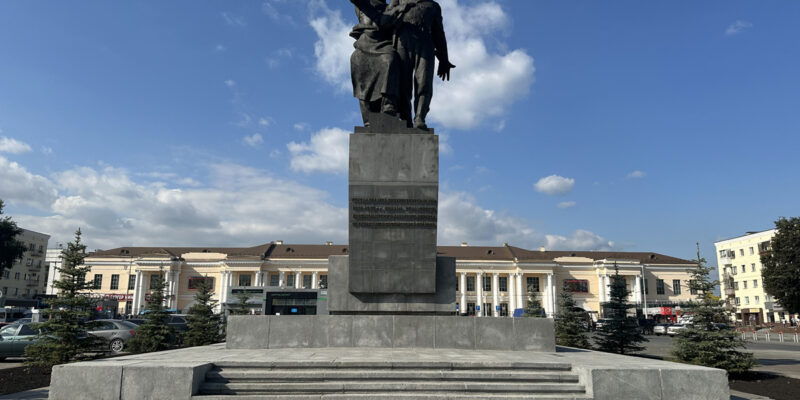 Памятник воинам Уральского добровольческого танкового корпуса