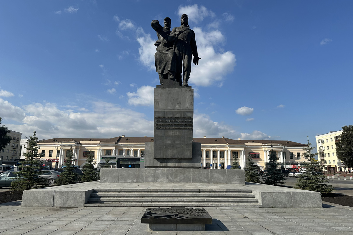 Памятник воинам Уральского добровольческого танкового корпуса