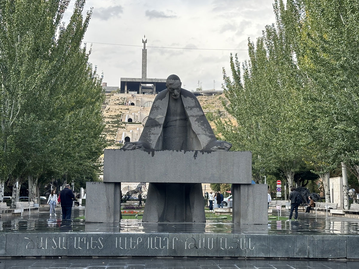 Памятник Александру Таманяну