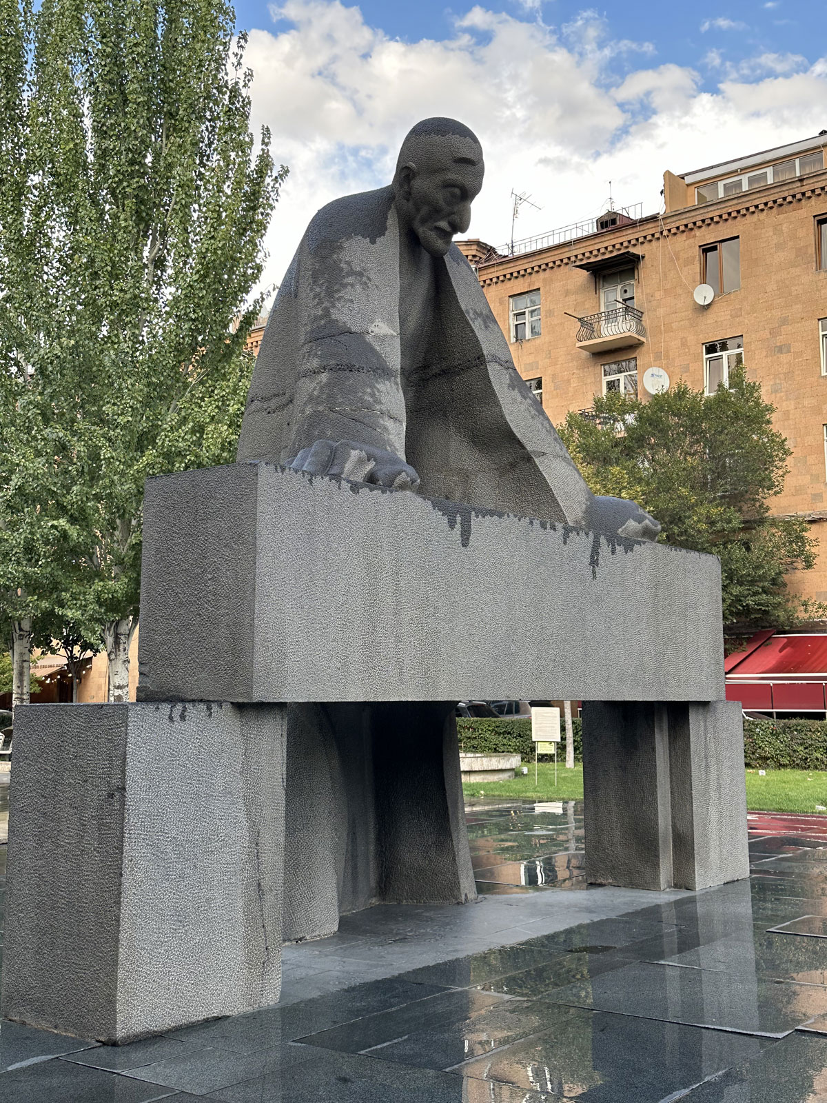 Памятник Александру Таманяну