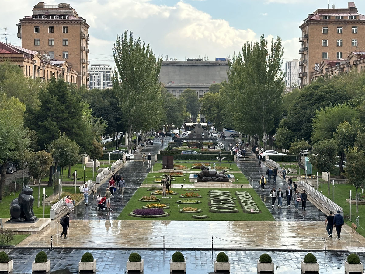 Вид с Каскада на центр Еревана